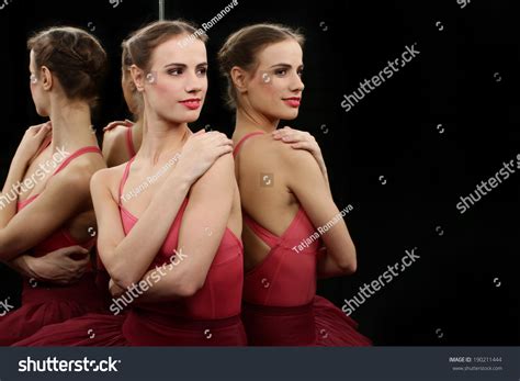 Naked Ballerina Dancer Looking Mirror Stock Photo 190211444 Shutterstock