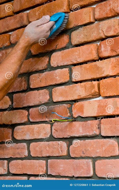 Proceso De Hacer Una Pared De Ladrillo Roja Renovación Casera Imagen