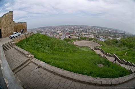 Самый древний город России и его крепость / Туристический спутник