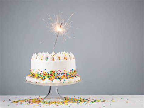 Pretty Birthday Cakes With Sparklers