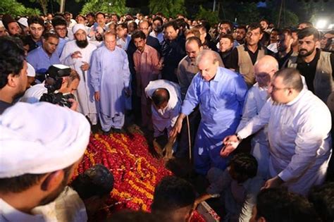 Begum Kulsoom Nawaz Laid To Rest At Jati Umra Pakistan Dunya News