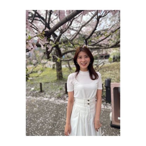 郡司恭子（日本テレビアナウンサー） On Instagram 👉 まだ🌸散らないでー！ 偶然ついた花びらと📸 今日から新年度。 新しい