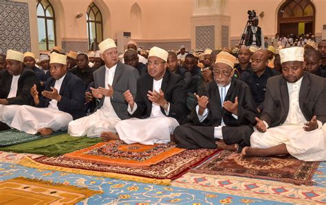 Rais Wa Zanzibar Alhajj Dk Hussein Ali Mwinyi Amejumuia Na Waumini Wa