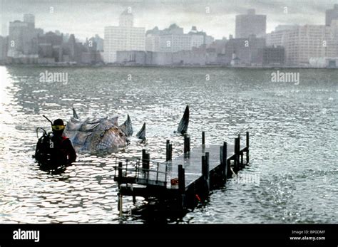 SPECIAL EFFECTS SCENE GODZILLA (1998 Stock Photo, Royalty Free Image: 31094799 - Alamy