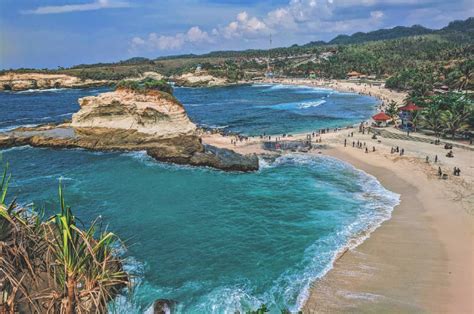 Eksotisme Wisata Pantai Klayar Pacitan Daya Tarik Dan Harga Tiketnya