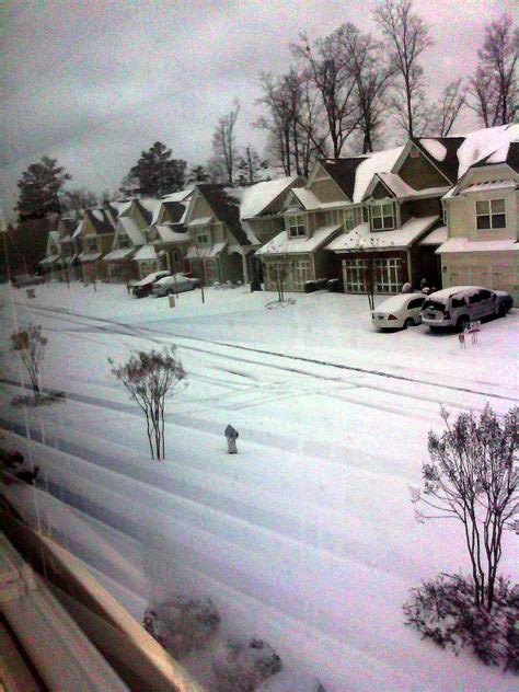 Snow in Atlanta 2011: Surveying the Damage - RickLimpert.info - RickLimpert.info