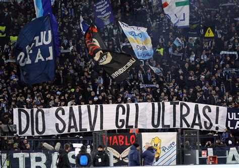 Derby Della Capitale Scontri Fuori Dallo Stadio Arrestato Un Capo