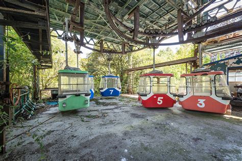 Abandoned Dreamland Theme Park In Japan Now Looks Like A Graveyard