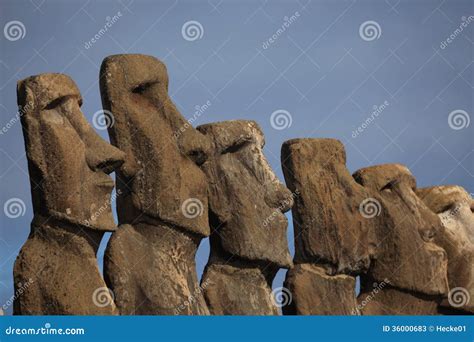 Estatua De Moai En La Isla De Pascua Imagen De Archivo Imagen De