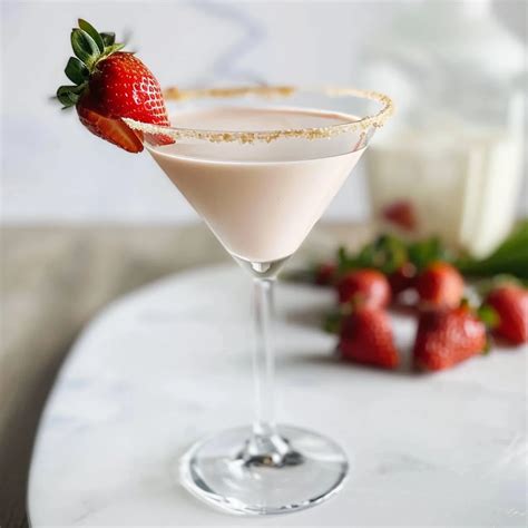 Strawberry Shortcake Martini Foodiosity