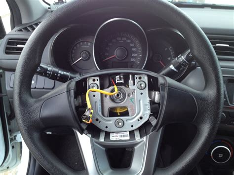Установка кнопок управления магнитолой на руле — KIA Rio (3G), 1,6 л ...
