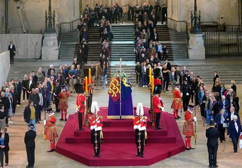 Funeral La Reina Isabel Ii En Vivo Emocionados Los Londinenses