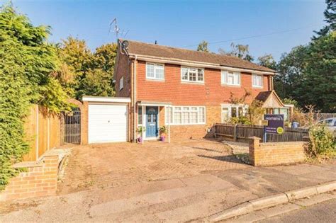 3 Bedroom Semi Detached House For Sale In Whites Road Farnborough