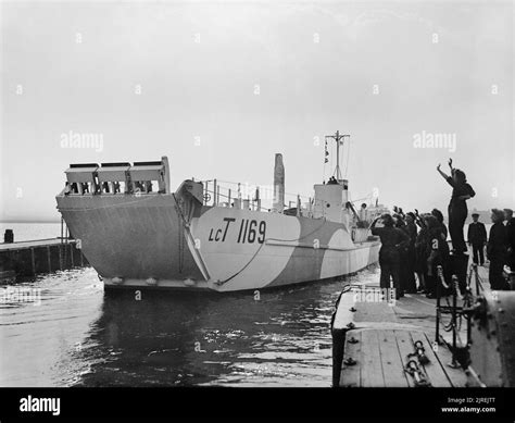 Rosyth Shipyard Black And White Stock Photos Images Alamy