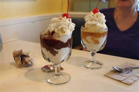 Best Hot Fudge Sundae Review Of Ghirardelli Ice Cream Chocolate Shop Monterey CA