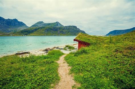 Fjord Bij Regenachtig Weer Vissershuis Op Het Strand Prachtige Natuur