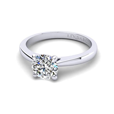 Solitaire Engagement Ring White Gold - Linda & Co