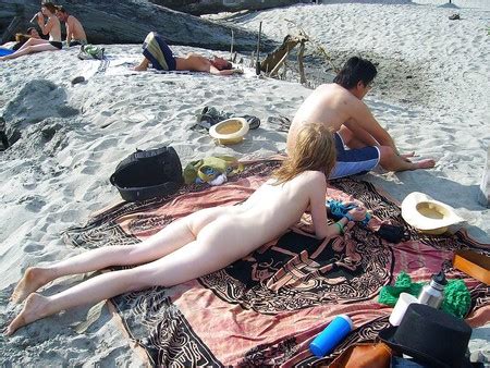 Naked At The Beach Pict Gal