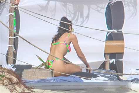 Dua Lipas Acid Bikini And A Sexy Body That Supermodels Will Envy 23