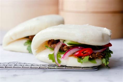 Rendang Bao Gestoomd Broodje Rendang Met Zoetzure Komkommer