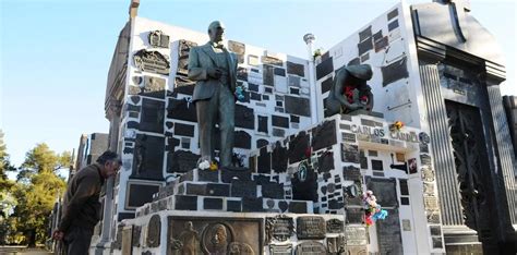 Conocé el Mausoleo de Carlos Gardel en Chacarita Sección Ciudad