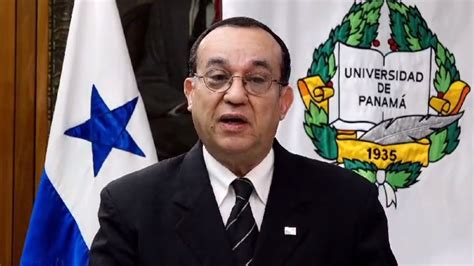 Rector de la Universidad de Panamá se dirige a comunidad universitaria