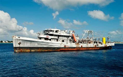 The Anatomy of a Shipwreck: The Kittiwake in Grand Cayman - Divers ...