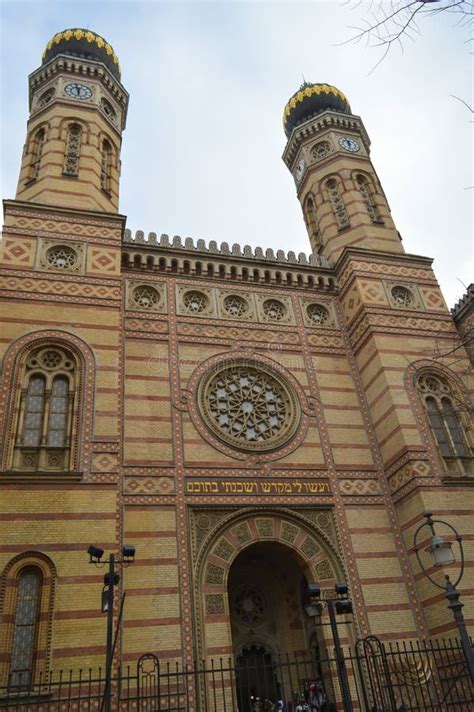 De Buitenkant Van De Grote Synagogue In De Hongaarse Hoofdstad Budapest