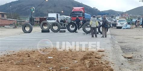 Bloquean La V A Nueva Cochabamba Santa Cruz Por Lio De L Mites Entre