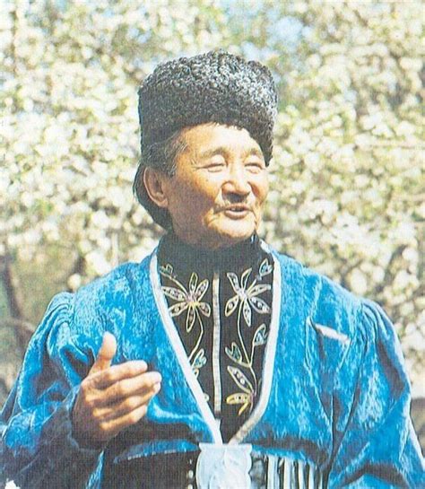Санж Каляев в бюшмюд и калмыцкой манишке | Белоснежка, Идеи наряда ...