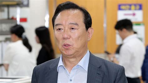 검찰 뇌물수수 혐의 송철호 전 울산시장 징역 2년 구형