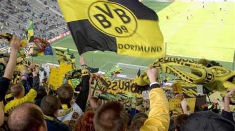 Gewaltbereiter Bvb Fan Muss Dauerkarte Abgeben