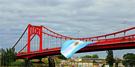 El Puente Colgante que une Necochea con Quequén fue declarado Monumento