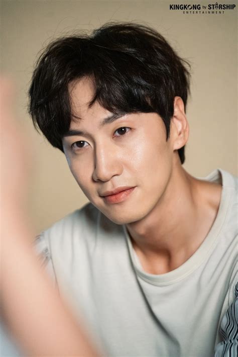 Lee Kwang Soo Is All Smiles In New Profile Photos Koogle Tv Korean