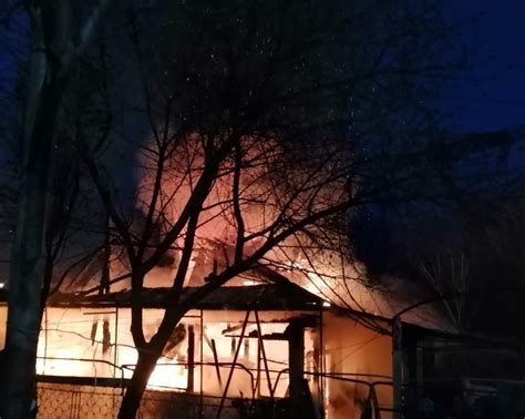 Incendiu devastator la o biserică din Suceava A fost nevoie de