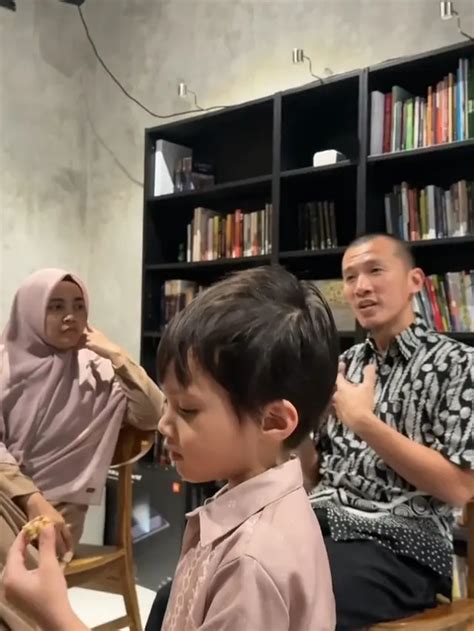 Potret Inara Rusli Kunjungi Rumah Ustaz Felix Siauw Dan Ummu Alila