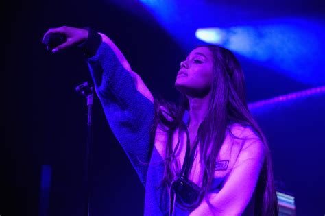 Ariana Grande Hair Down: See The Singer Without Her Ponytail