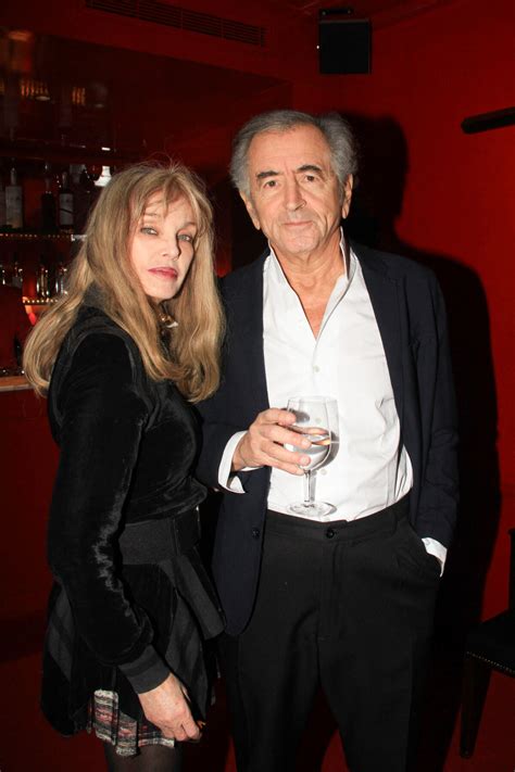 Photo Arielle Dombasle Et Bernard Henri L Vy Lors De La Remise Du