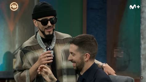 Yandel Ejerce De Barbero Y Cambia El Look De Broncano En ‘la