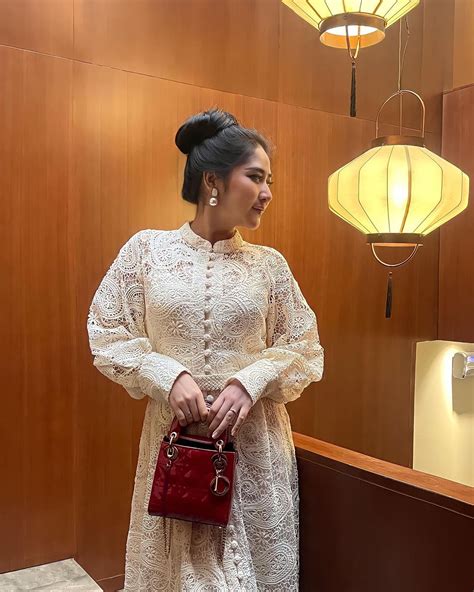 Makin Cantik 7 Potret Terbaru Cica Andjani Istri Ricky Subagja Mantan