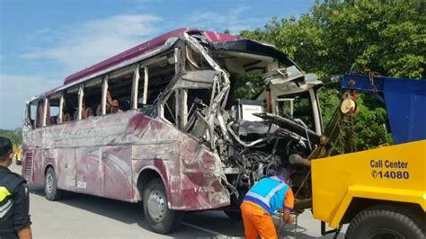 Foto Kronologi Bus Rombongan Hanura Terguling Di Tol Ngawi Usai