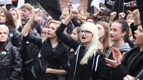 Czarny Wtorek Dzi Demonstracje I Zbi Rka Podpis W W Ca Ej Polsce