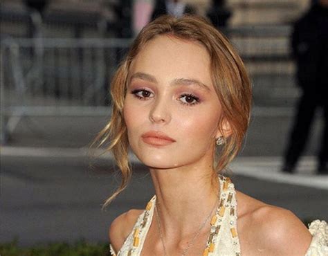 Lily Rose Hija De Johnny Depp Defiende A Su Padre