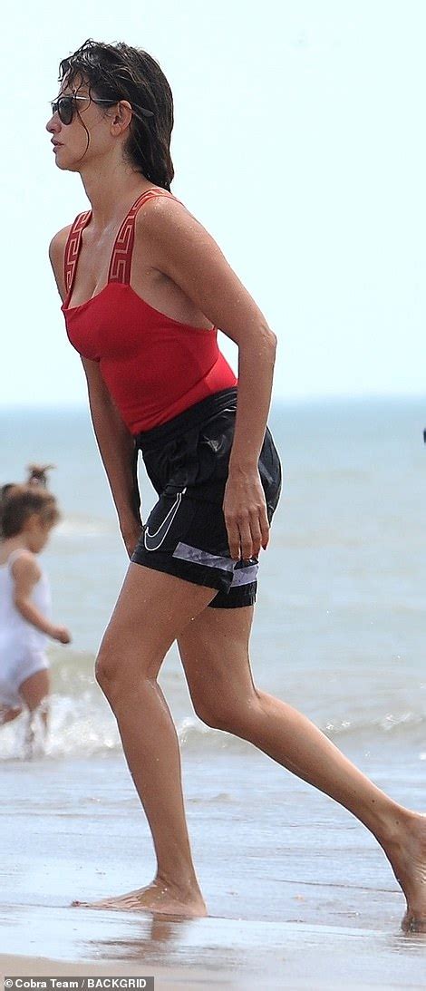 Hot Sexy Penelope Lively Bikini Pics