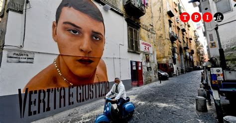 Napoli Murale Dedicato A Baby Rapinatore Ucciso Da Un Carabiniere