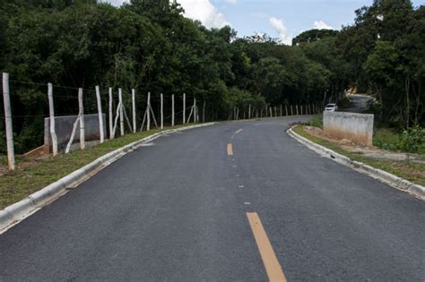 Antes E Depois Rua De Curitiba Ganha Asfalto Novo E Estrutura De