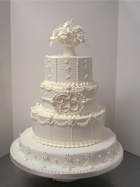 10 Beautiful Wedding Cakes We Love