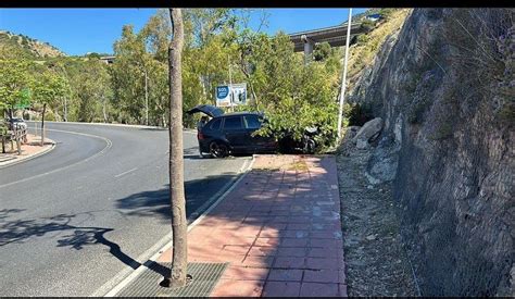 Un Veh Culo Se Sale De La V A En Arroyo De La Miel Rea Costa Del Sol