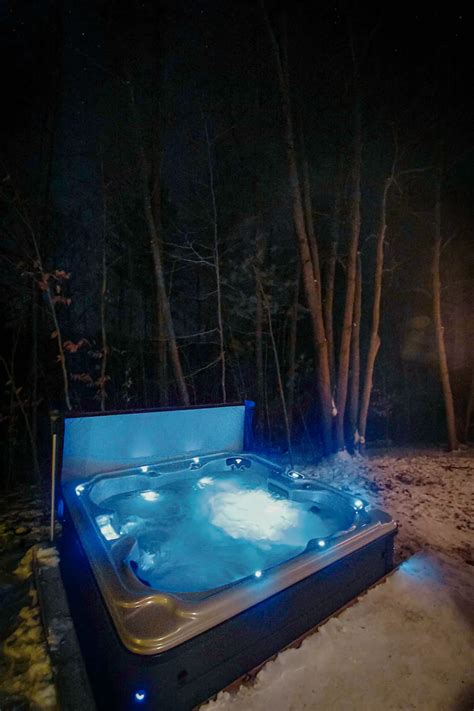 24 Romantic Cabins with Hot Tub in Michigan ️ in 2024