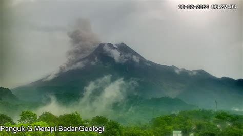 Gunung Merapi Luncurkan Awan Panas Sejauh Meter Hariane